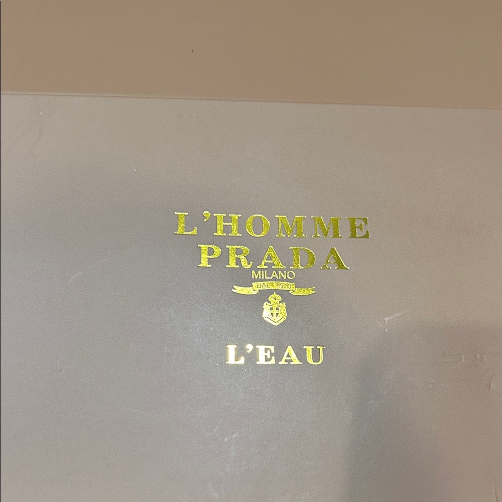 Prada - Picture 3 of 5